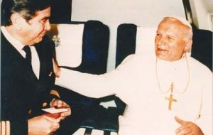 In 1987, Lan transported then Pope John Paul II in his historic visit to Punta Arenas.