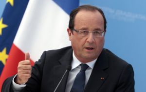 “You have sought to put Argentina in a new place: more open, more credible” Hollande told the news conference. “France is ready to back you.”