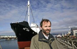  Kristján Loftsson, CEO of whaling company Hvalur, made the announcement on arguments that it has encountered difficulties getting the whale meat to market. 