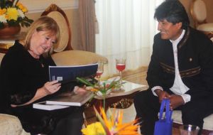 The Argentine minister Susana Malcorra with Bolivian president Evo Morales