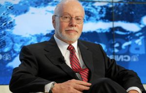 ”Paul Singer - (the US billionaire who commands the NML hedge fund), is waiting for Argentina to sign and has his fork and knife” ready.