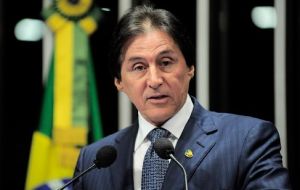“We are going to wait and see what happens with the pro-impeachment march on Sunday,” said PMDB Senator Eunicio de Oliveira.