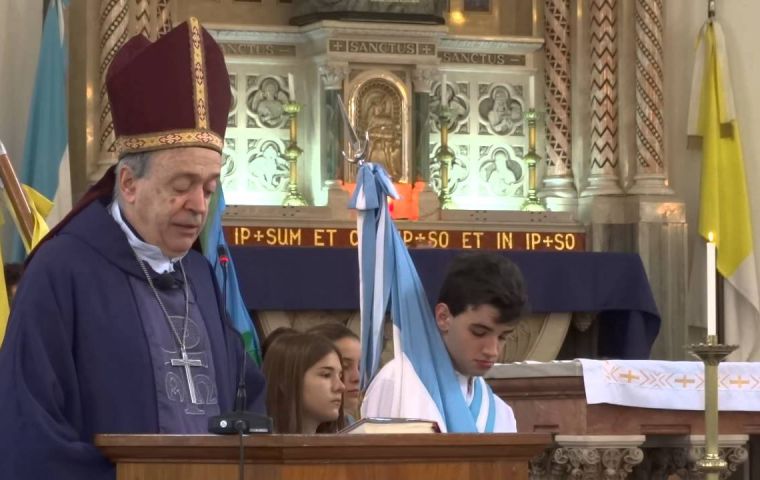 Bishop Marino following the blessing of 250 rosaries, described the announced crossing and visit to the Argentine cemetery as “an act of justice”.