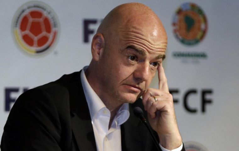 Panama Papers show that Infantino’s signature appeared on the 2006 contract with Cross Trading, owned by Hugo Jinkis, an offshore company registered in Niue.