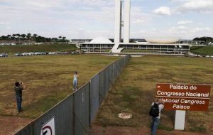 Bracing for clashes, police erected a one km long metal fence down the middle of the wide grass esplanade in front of Congress to separate rival demonstrators.