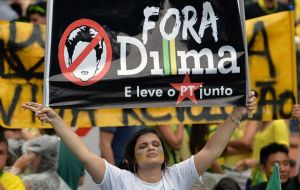 Hundreds of thousands of demonstrators from both sides of the impeachment battle took to the streets across Brazil on Sunday in peaceful protests