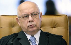 Justice Teori Zavascki requested that two other motions also banning Lula from assuming a Cabinet position be judged tougher with Mendes' earlier ruling.