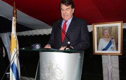 Ambassador Lyster-Binns addresses the guests on Thursday evening 