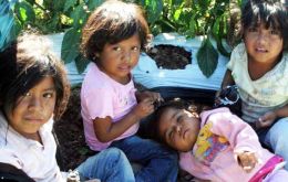 Argentine children poverty environment: most are born to families with four to five children, minimum education parents and who mostly work in the black economy.