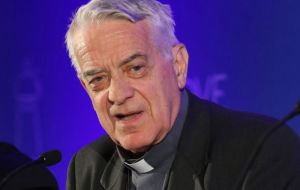 Jesuit Federico Lombardi issued a clarification arguing that “it is wrong to reduce all the important things the Pope said to the religious women to just this question.”