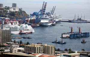 The port of Valparaíso led with 118.000 visitors, followed by Punta Arenas, 104.000 and Puerto Mont 98.000