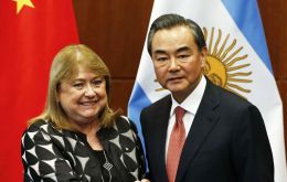 After a meeting with her Chinese counterpart Wang Yi, Argentine Foreign Minister Susana Malcorra said investment projects with China would go ahead.