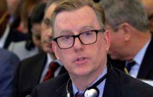 US ambassador Michael Fitzpatrick intervened to reject the claim made by the Bolivian and Venezuelan representatives that the impeachment was a coup.