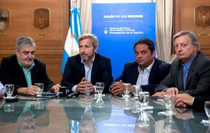 Led by Patagonia Chubut province governor Mario Das Neves, the top authorities of each Patagonian province held a three-hour meeting with Aranguren