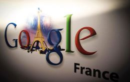 About 100 tax fraud police, with 25 computer experts, swooped on Google's offices at 5.00am to investigate charges of aggravated tax fraud and money-laundering.