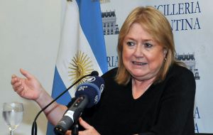 Minister Malcorra believes a new approach with the Falklands should include scholarships, sanitary emergencies and even direct air links with Argentina