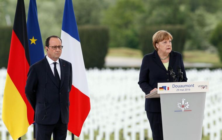 Hollande and Merkel said just as France and Germany had put aside their shared history to become close allies, EU must now pull together to deal current challenges. (Pic EPA)