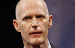 Florida Governor Rick Scott asked for a moment of silence “to mourn the loss of life and pray for those that are still fighting for their life, and pray for all the loved ones.”