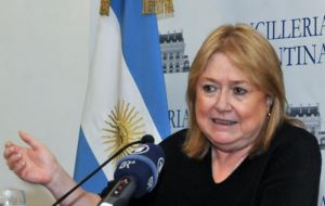 As in previous open letters concerning the sovereignty dispute, Malcorra also reaffirmed Argentina’s position regarding Malvinas.