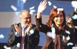 Fifty nine percent said that the much publicized and stunning scandal involving José Lopez (L)“is a corruption action linked to all the Kirchner administrations”