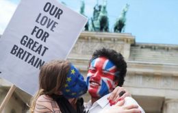 “A vote for Remain is a vote for love, tolerance and unity in our diversity,” commented Alice Jay, Avaaz campaign director in a statement.