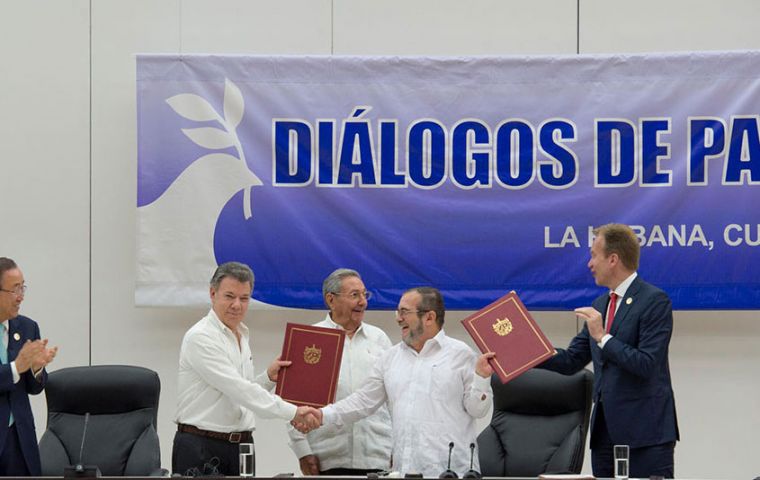 Castro handed the document to Colombian President Juan Manuel Santos and FARC chief Rodrigo Londoño, who shook hands amid applause.