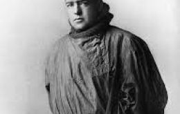 Sir Ernest Shackleton organized the rescue expedition from Punta Arenas with help from the Chilean navy