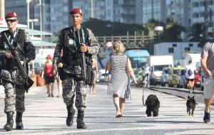  The soldiers covered the city, from Copacabana Beach to the central train station and the renovated port area.