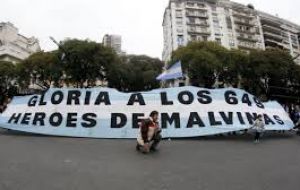 Buenos Aires media coincided that the reaction of the public towards the veterans was as unexpected as touching, and also surprised the same former combatants.