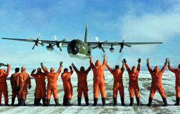    The flights with LADE aircraft are scheduled to land in the Antarctic Marambio base  