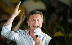  Macri had campaigned on promises of lifting currency controls and jump-starting foreign investment, in part by improving transparency at Indec. 