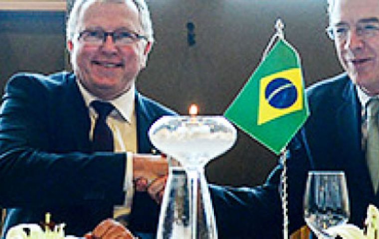 The agreement was signed by Petrobras’ president and CEO, Pedro Parente, and Statoil’s CEO, Eldar Sætre, during the ONS 2016 conference in Stavanger.