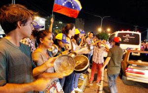 In the evening a massive deafening pot and pans banging confirmed the success of the protest