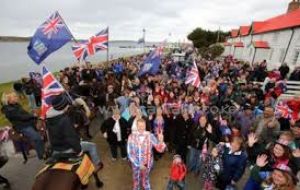 The 2012 census also revealed that of the 2.840 population, 57% described themselves as Falkland Islanders 