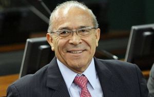 The ex attorney general claims he was instructed by the Presidency minister, Eliseu Padihla to not get involved in the Lava Jato Petrobras investigations. 