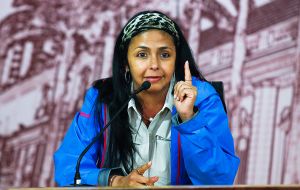 “Venezuela in full exercise of the rotating presidency of Mercosur and with support from treaties rejects the statement from the Triple Alliance” Delcy Rodríguez said.