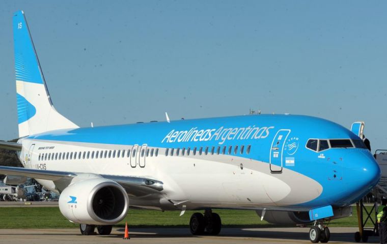 Aerolineas have cut non operational costs and increased revenue in the last nine months, but losses this year could reach a billion dollars