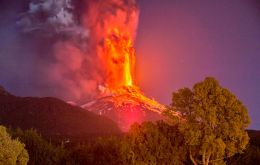 The lack of humidity is recurrent with the most impact between 2007 and 2011, plus very cold temperatures and the eruptions of Chaiten and Puyehue volcanoes.