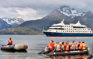 Chilean domestic cruises will see a drop in the number of passengers, 3.000 less, since Australis will be operating with an only vessel. 