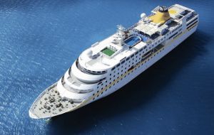 The cruise Hamburg (Plantours & Partners), with a 400 pax capacity will be operating during the season from Ushuaia, as well as Sea Explorer (Hebridean Sky)
