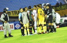 The incidents took place a few minutes before half time in a match between the famous Peñarol team and Rampla Jrs. 
