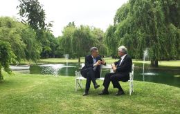 President Vazquez and several ministers will meet with Macri(L)i in Buenos Aires to discuss an agenda of common interests 