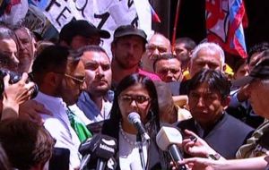 The Venezuelan minister, surrounded by supporters and bodyguards talking to the media in Buenos Aires before meeting with Malcorra 