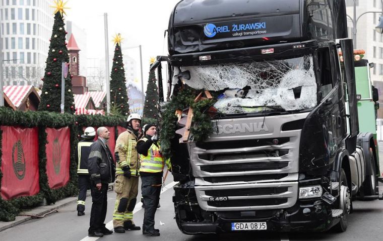 Lorry kills 12 in Berlin market, resembling Nice attack on the 14th of July  