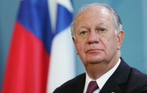 “The role of progressives is to carry on pushing at the limits of what is possible,” he said Ricardo Lagos during an acceptance speech surrounded by young Chileans.