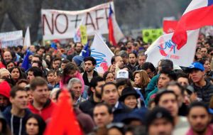 Protesters demand a new public pension system with tripartite participation of workers, employers and the state. This is the fourth protest in less than a year