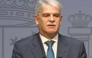  The statement from Dastis was interpreted as a “message of calm” to Spaniards who work in Gibraltar, saying their interests will be kept in mind by Spain.
