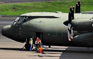 RAF Hercules C130 885 at the Porto Alegre airport last Saturday when it landed for refueling. The photos were taken by Zero Hora reporter Fernando Gomes 