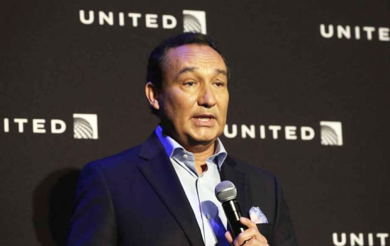 United said a prior employment agreement with Mr. Munoz had been reversed, so he would not become chairman of the board in 2018 