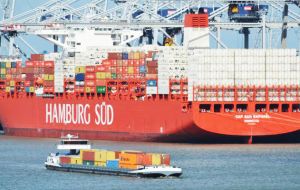 The acquisition will strengthen the presence of the Danish firm in the global trade, especially in Latin America, where Hamburg Sud has been operating for decades.